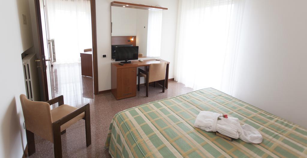 Hotel Rossini Tabiano Terme Extérieur photo