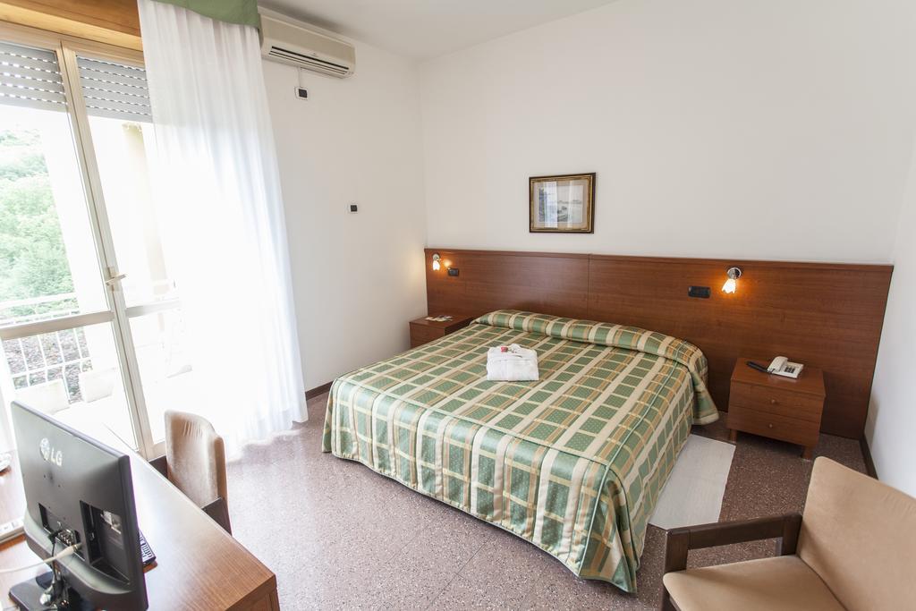 Hotel Rossini Tabiano Terme Extérieur photo