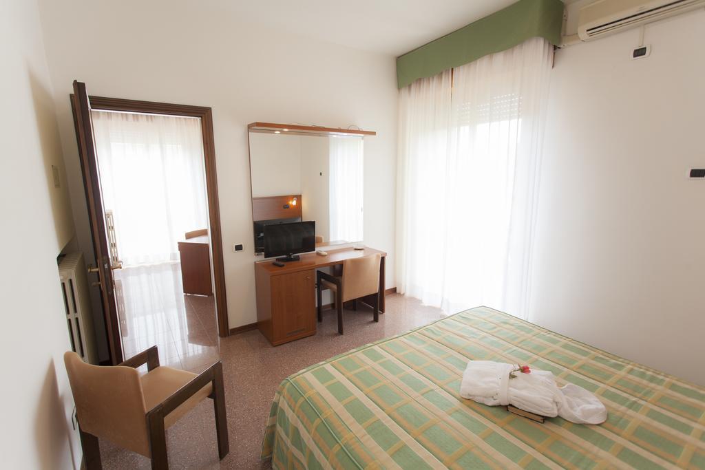 Hotel Rossini Tabiano Terme Extérieur photo